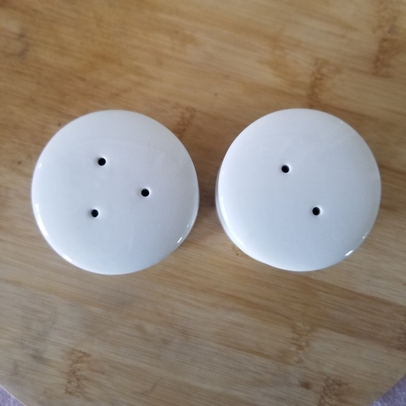 China | Salt & Pepper Shaker Set - Picture 3 of 6